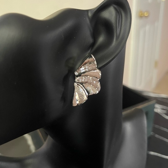 Esme - Silver Maple Leaf Stud Earrings Trend 2024-2025 - Picture 9 of 9